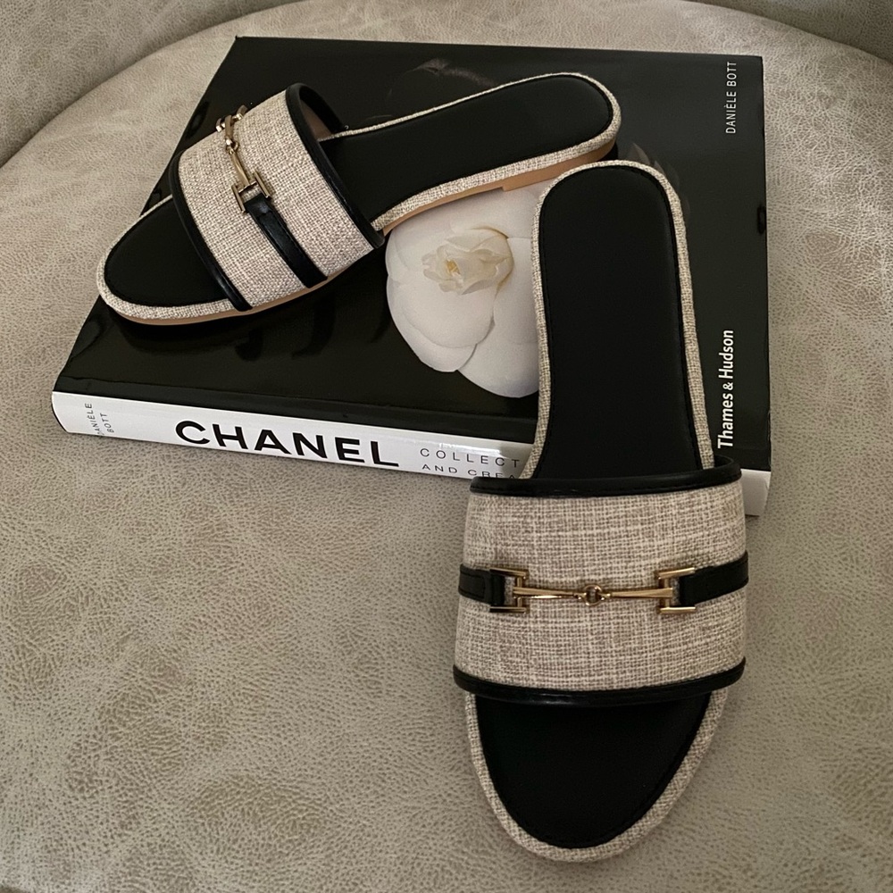 Open Toe Wide Band Slide Sandals with Gold Toned Chain Detail - EU 38